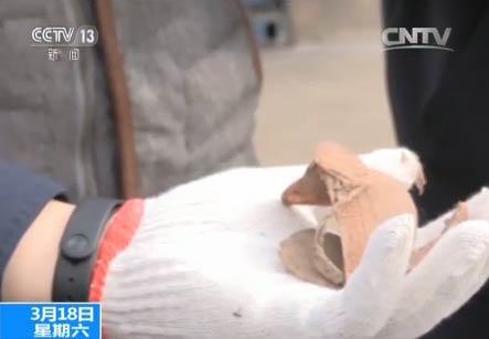徐某被捕后,交待了他在朱某、叶某的指使下,明知进口木材中夹藏有走私货的情况,却依然帮助他们实施走私的犯罪事实。