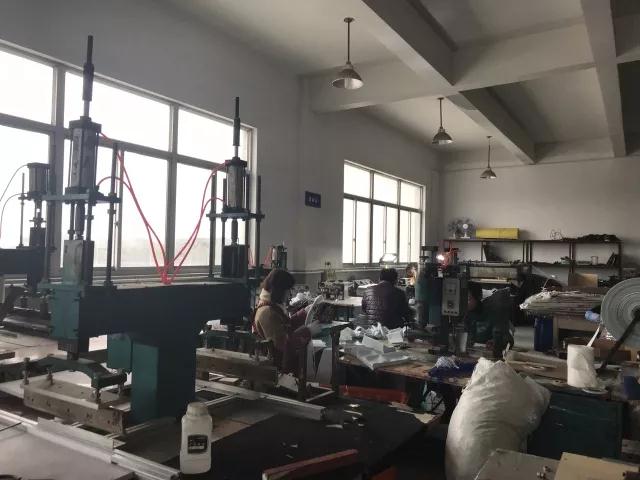 走私案件律师张严锋关注：16人被抓！上海海关重拳出击，万吨“洋垃圾”在沪被扣